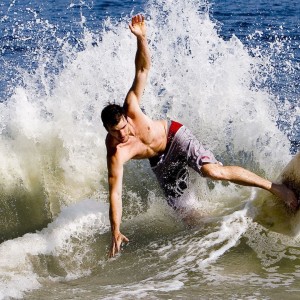 爱游戏电竞-快船淘汰掘金晋级西决，乔治三分10中7状态火热，快船乔治今日集锦