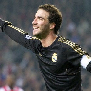 爱游戏电竞全站-技惊四座！阿根廷中场长传助攻破门，阿根廷中场球员