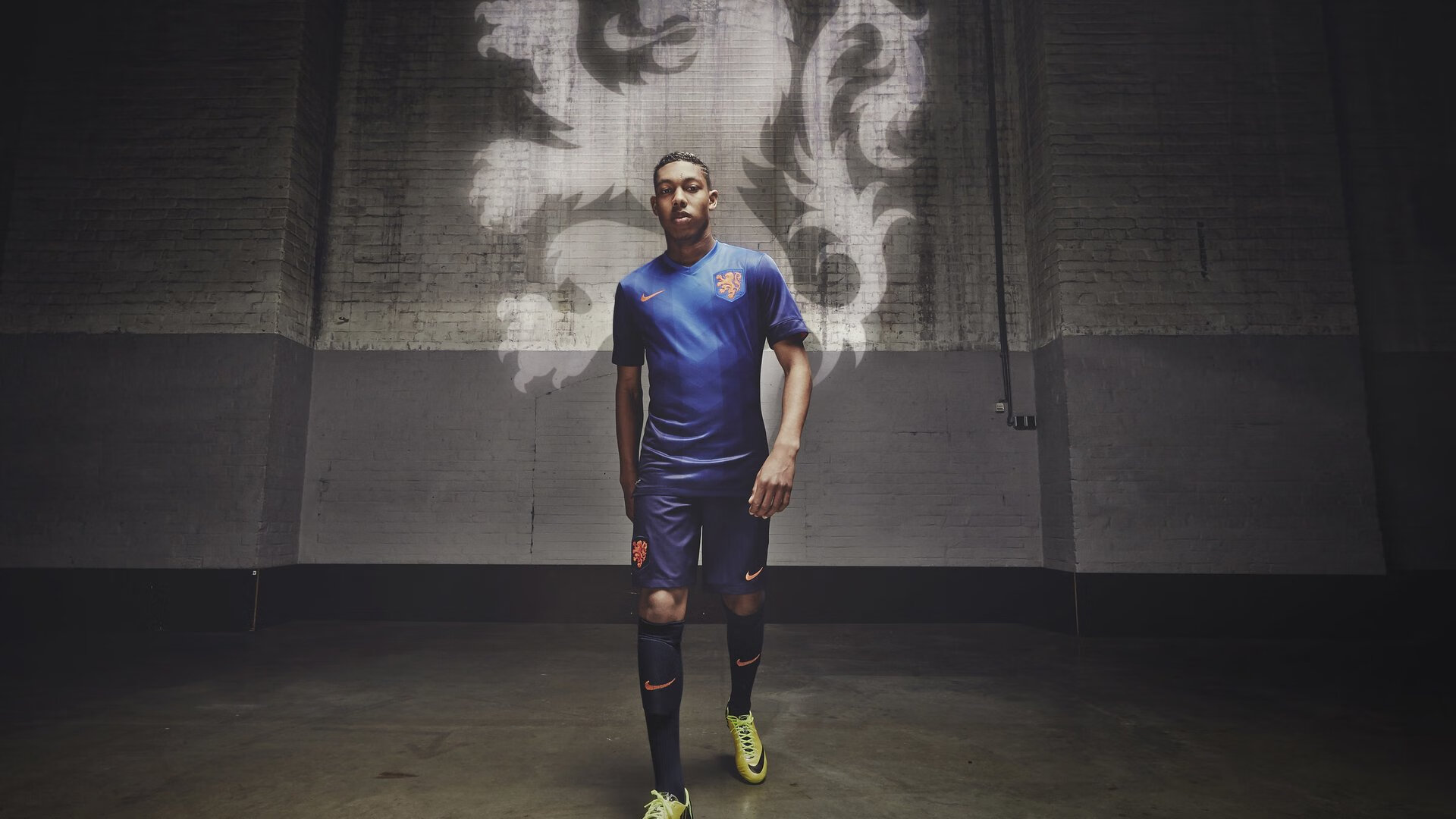 国足主帅制定科学训练计划，提升球员体能，国足的体能