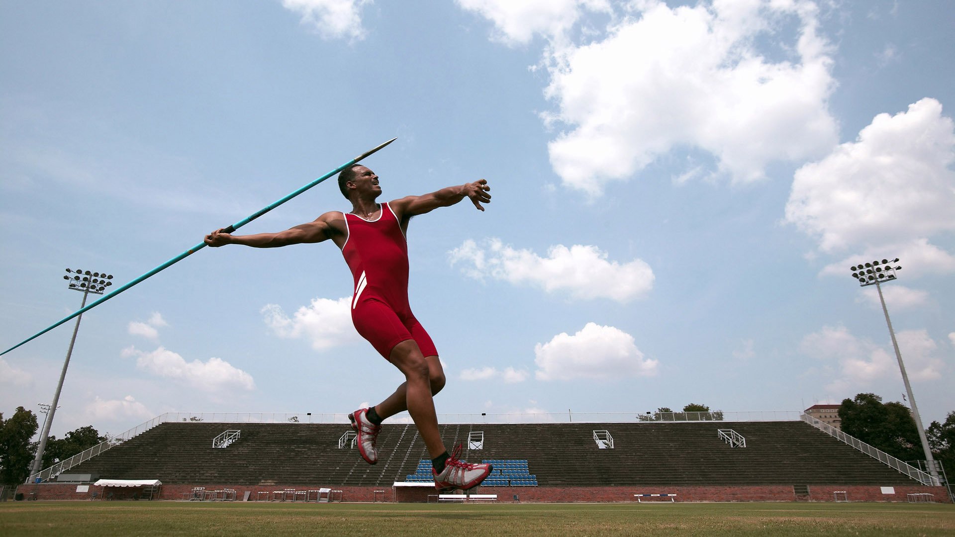 拼搏精神：运动员克服伤病继续战斗，运动员拼搏事例